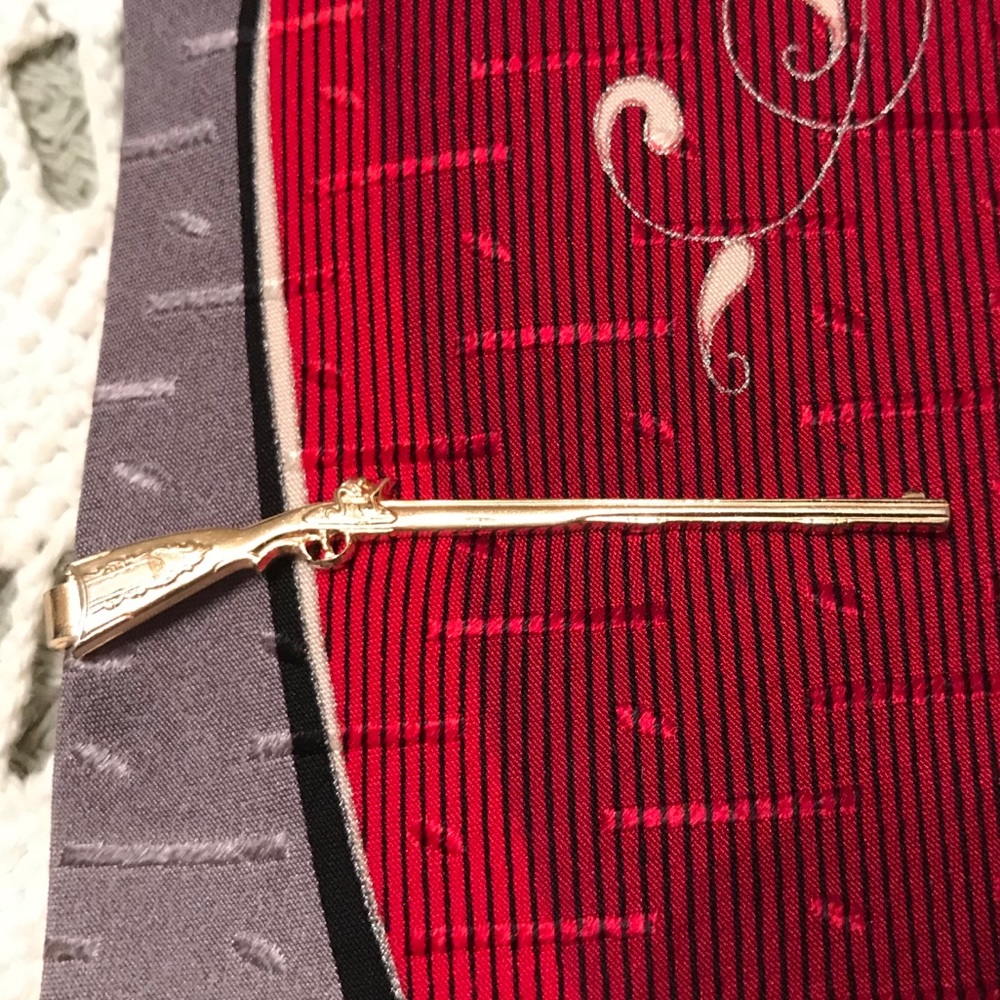 Anson Gold Tone Rifle Vintage Tie Clip